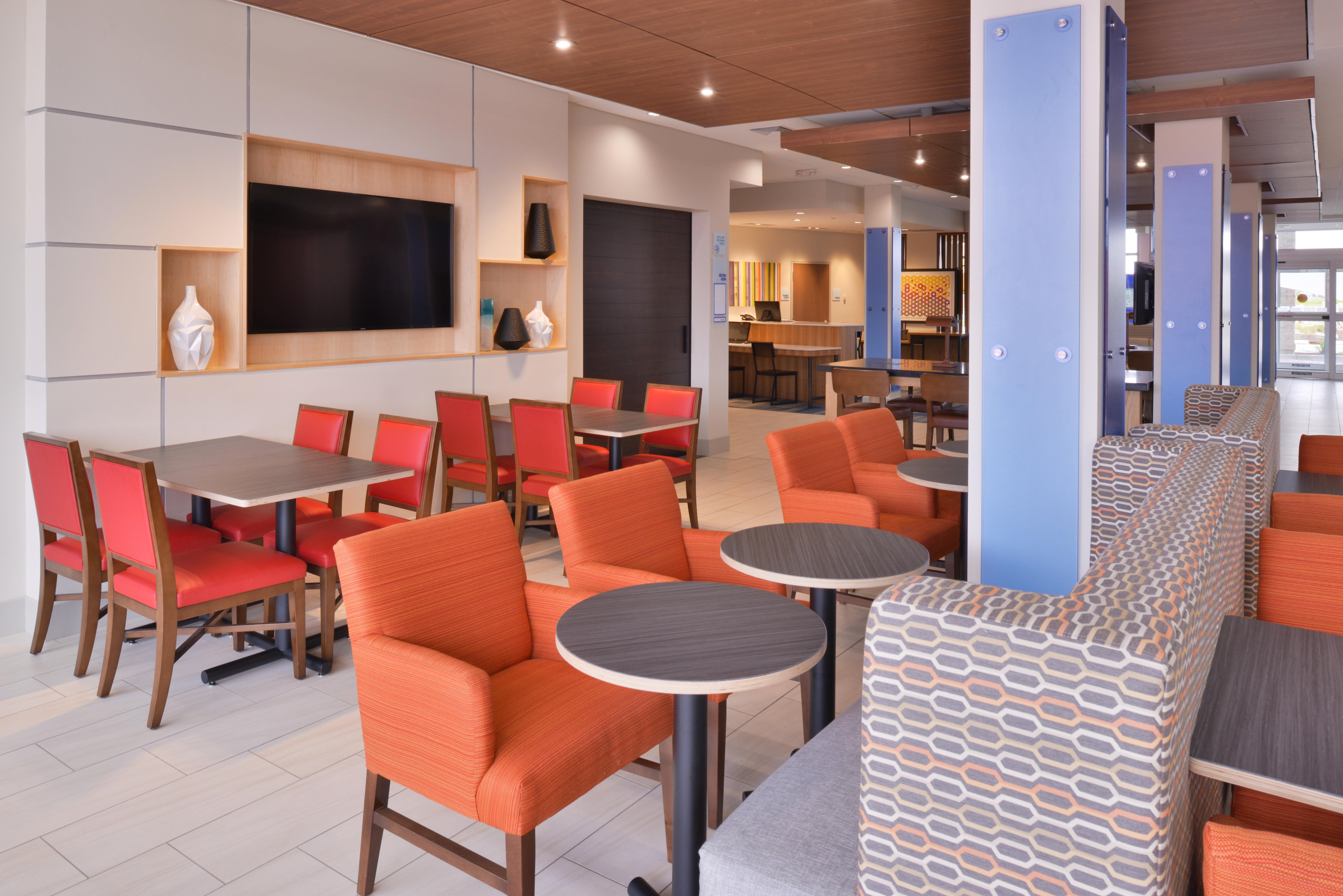 Holiday Inn Express & Suites Madison By Ihg Ngoại thất bức ảnh