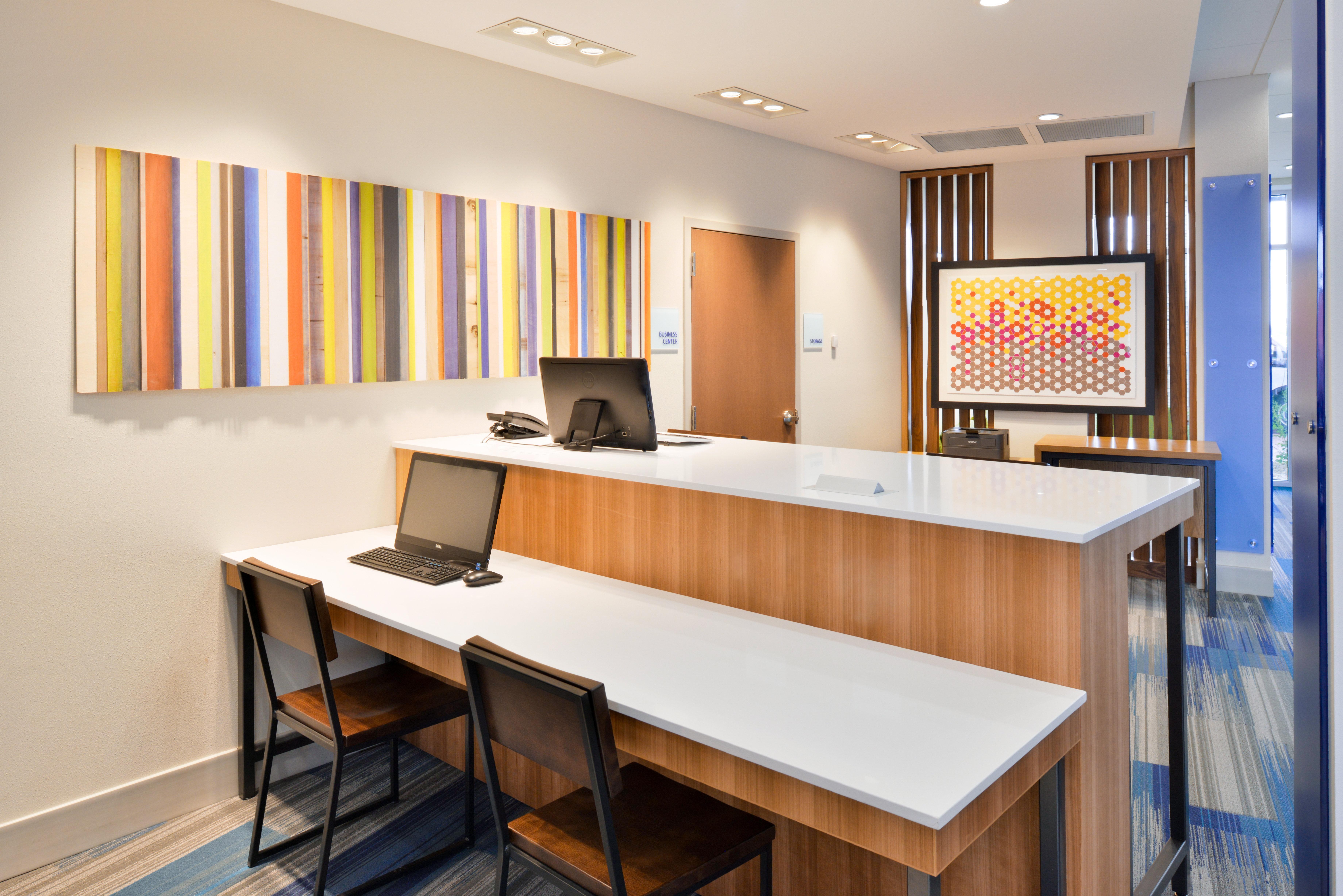 Holiday Inn Express & Suites Madison By Ihg Ngoại thất bức ảnh