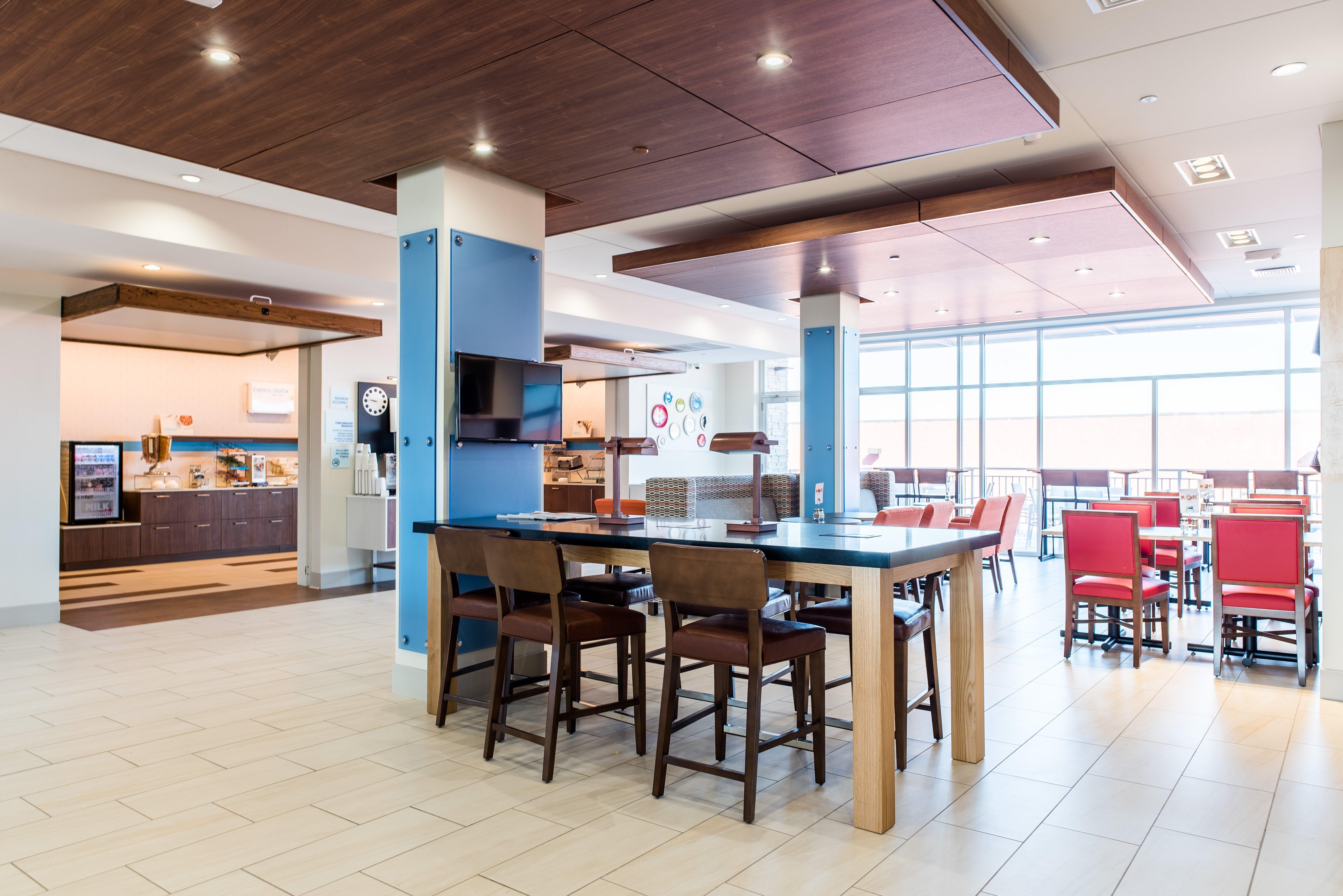 Holiday Inn Express & Suites Madison By Ihg Ngoại thất bức ảnh