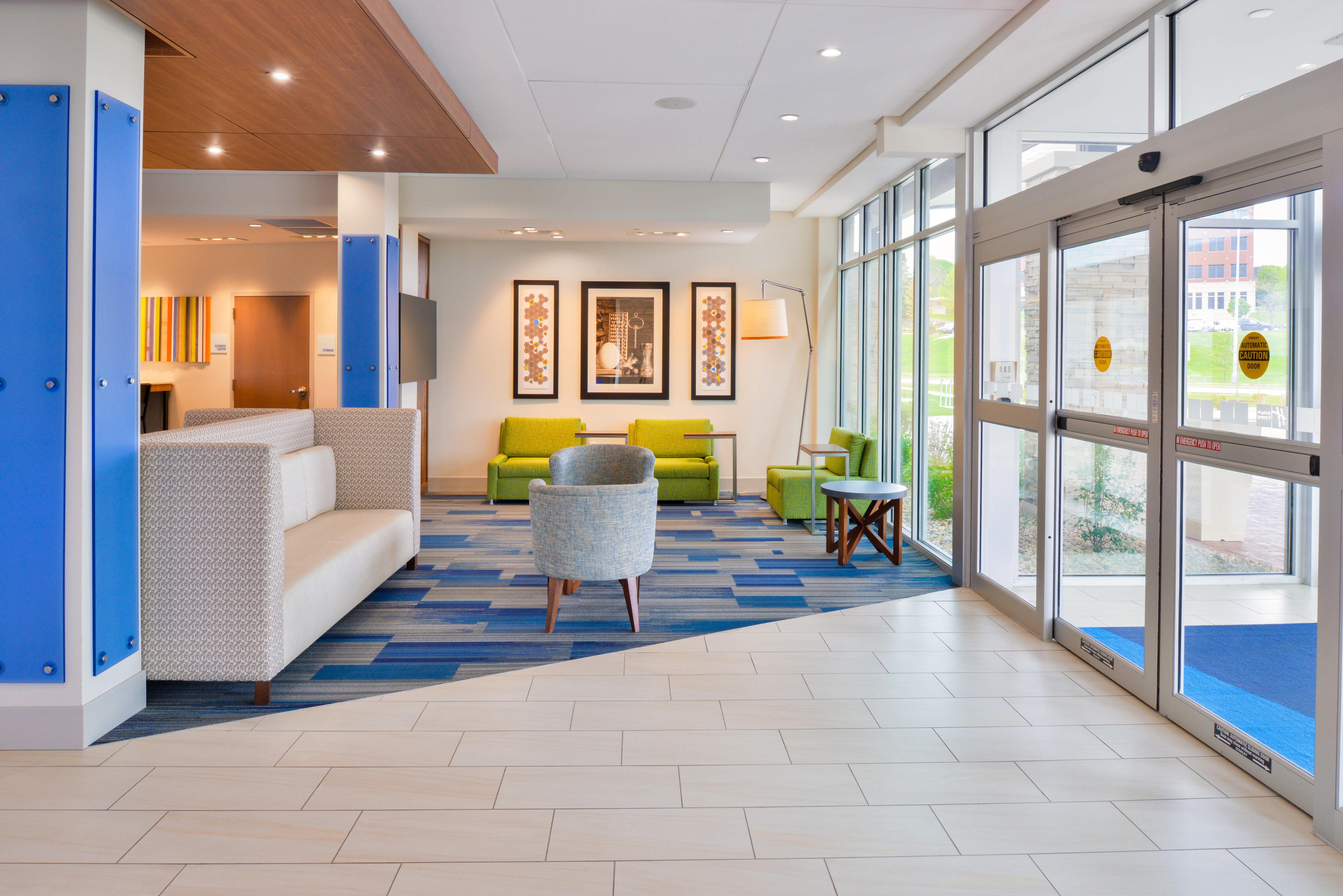 Holiday Inn Express & Suites Madison By Ihg Ngoại thất bức ảnh