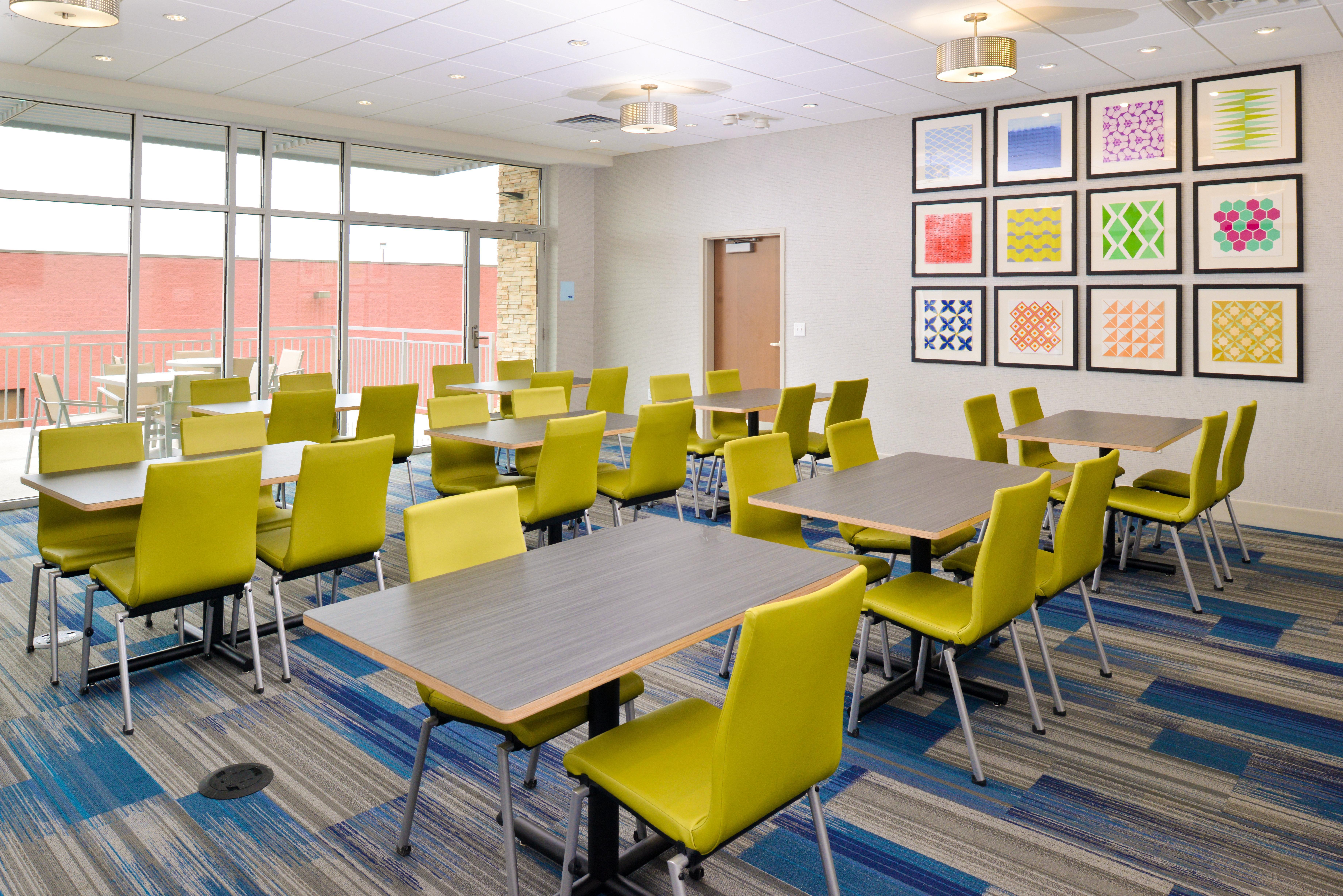 Holiday Inn Express & Suites Madison By Ihg Ngoại thất bức ảnh