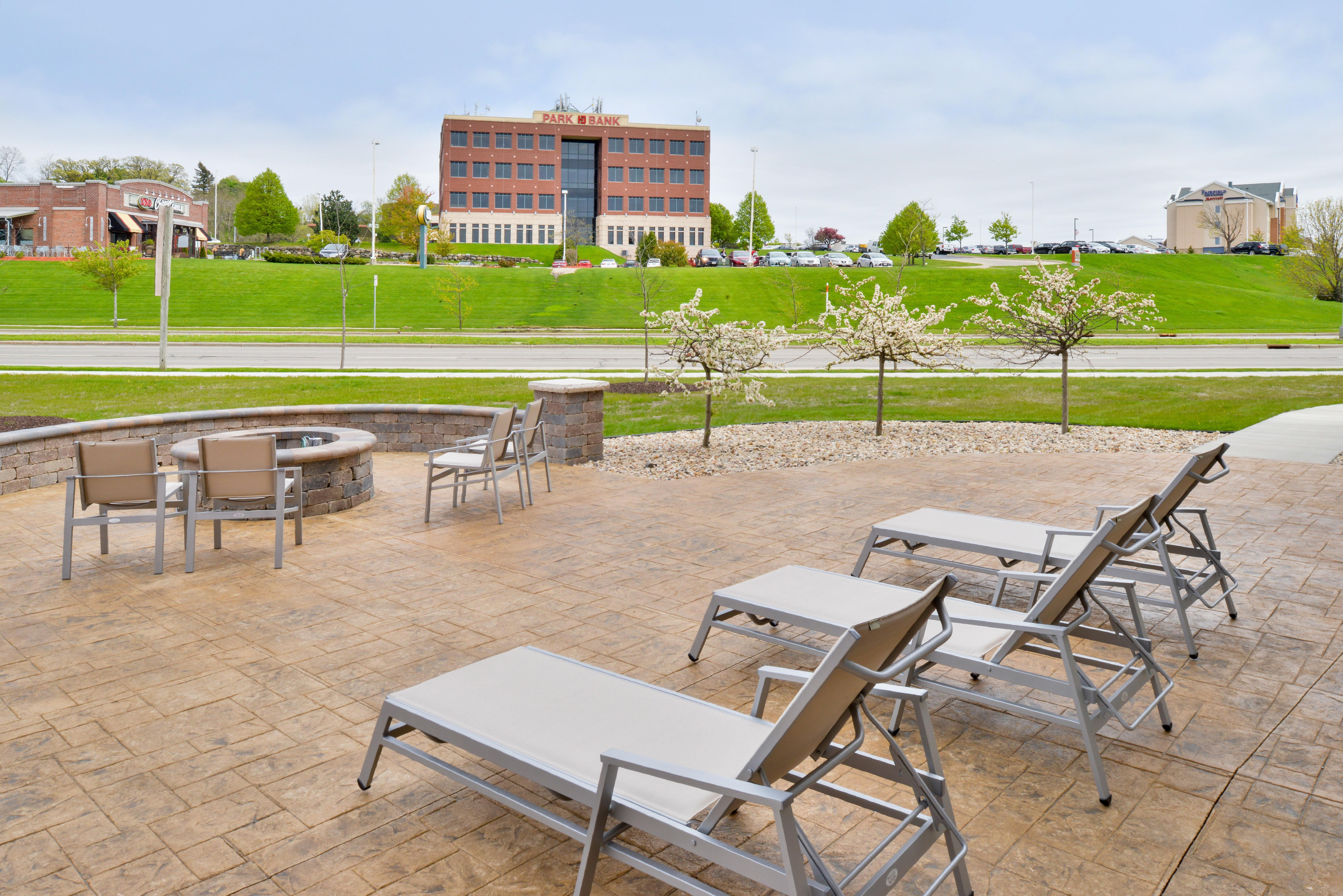 Holiday Inn Express & Suites Madison By Ihg Ngoại thất bức ảnh