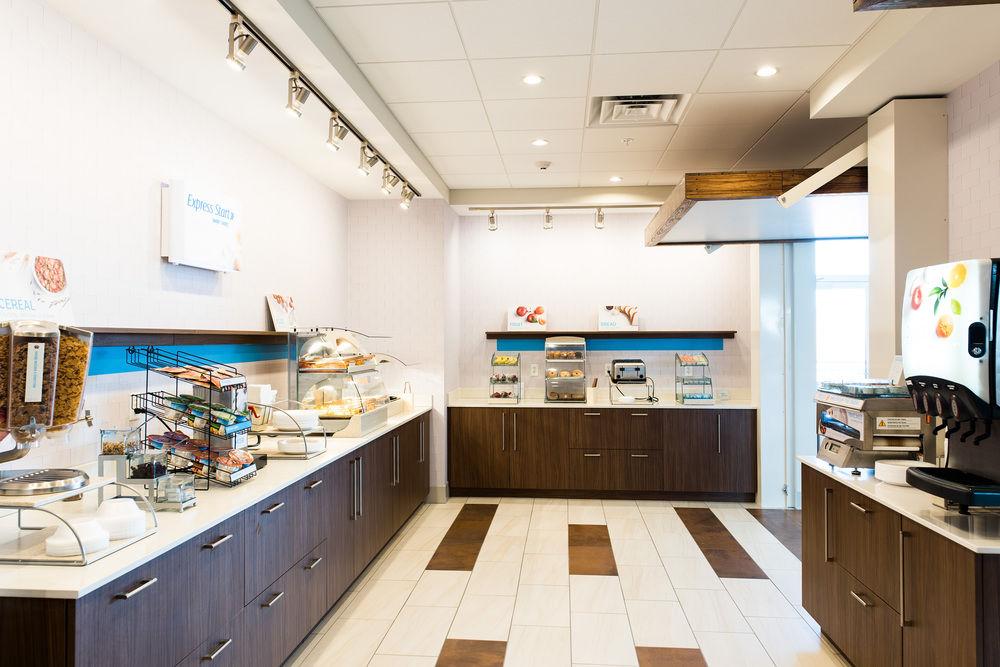 Holiday Inn Express & Suites Madison By Ihg Ngoại thất bức ảnh